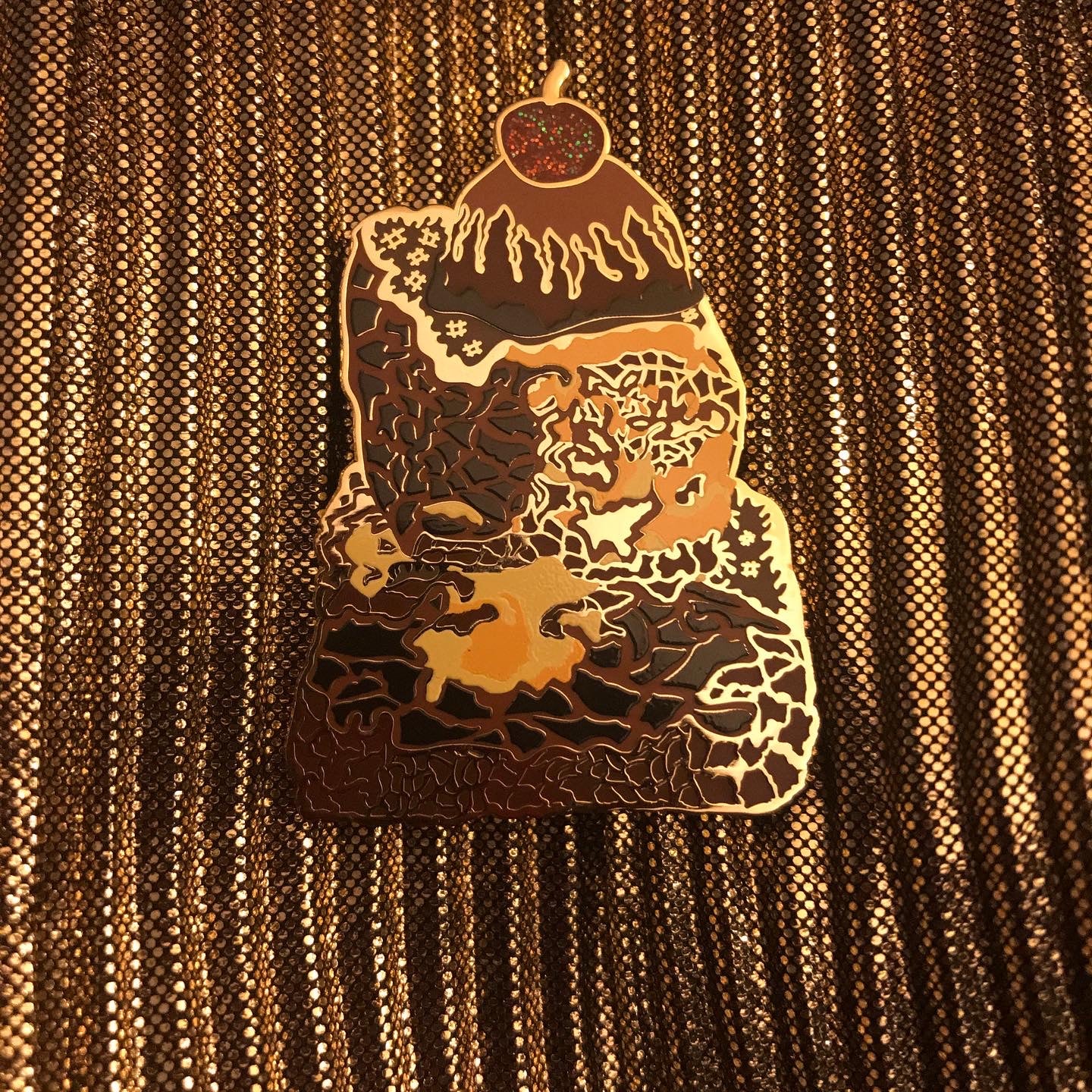 Bougie Butterfinger Brownie Sundae Hard Enamel Pin (2 in)